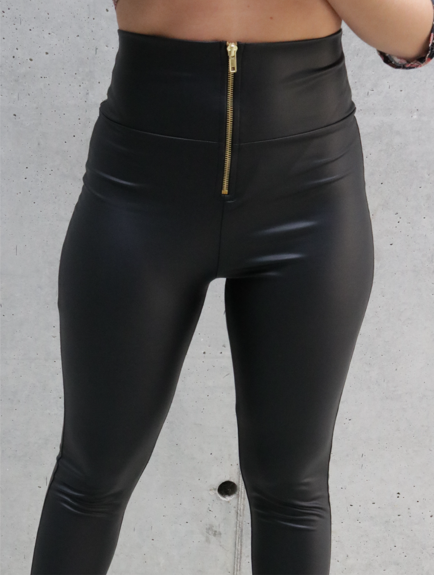 FAUX LEATHER LEGGINS